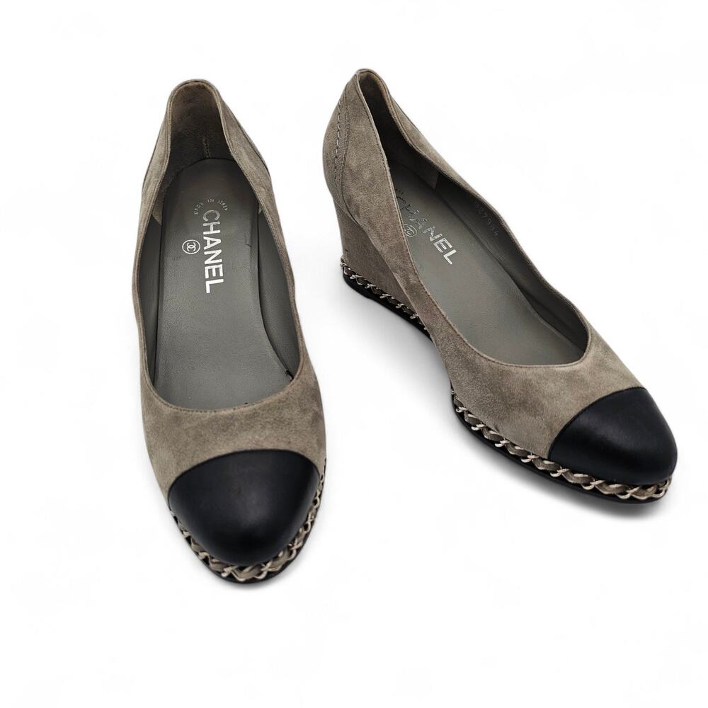 Chanel CC Cap Toe Chain Wedge Heel Pump Gray Suede Black Silver Size 39 US 8 8.5 - Picture 2 of 14